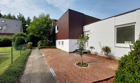 Cozy terraced house with garage and parking space