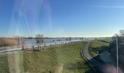 Bauen mit Blick auf den Rhein. Einzigartiges 1000 qm großes Baugrundstück mit Altbestand