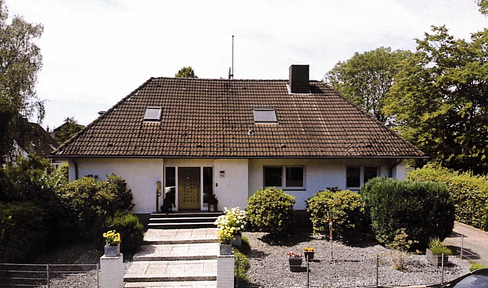 Detached single-family house with a separate apartment.