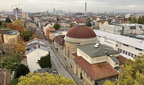 Fantastic view of the Frankfurt skyline, 69m2, great layout and very bright