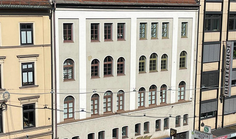 For sale by private individual: 75 square meters (approximately 800 square feet) or 25 square meters (approximately 270 square feet) of space near the Isartor, a high-traffic area. Suitable for sale or partial restaurant use.