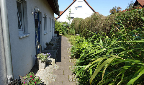Well-maintained semi-detached house in a quiet location, 91088 Bubenreuth.