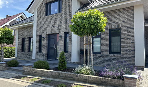 One-two-family house Essen (Oldenburg) with PV system.