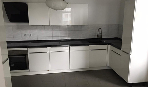 Renovated, central apartment with perfect floor plan incl. luxury kitchen!