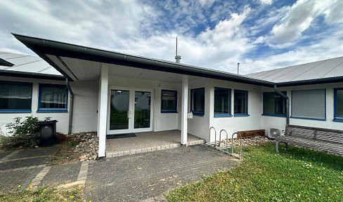 Bürogebäude mit schneller Autobahnanbindung am Stadtrand von Bad Rappenau