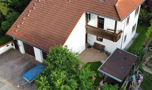 Semi-detached house. Best peripheral location in Waldkraiburg