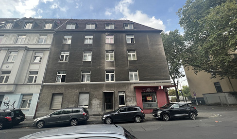 Well-located, spacious apartment on the 3rd floor.