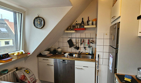 Charming 3-room attic apartment incl. kitchen in central location