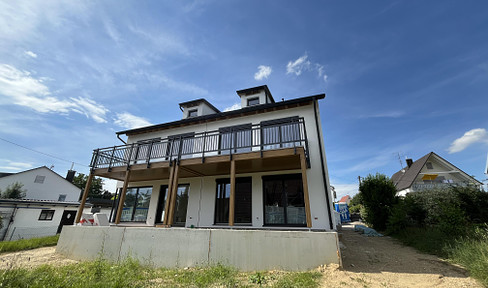 Neubau - Hochwertige 4-Zimmer Wohnung mit Balkon, Fußbodenheizung, Kellerabteil + Stellplatz