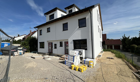 Neubau - Hochwertige Doppelhaushälfte, Garten, Balkon Fußbodenheizung, Kellerabteil und Stellplatz