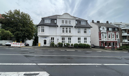 Wunderschöne Praxis-/Bürofläche in saniertem, herrschaftlichem Altbau