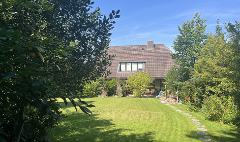 Two-family house with fjord view and fantastic plot in Laboe