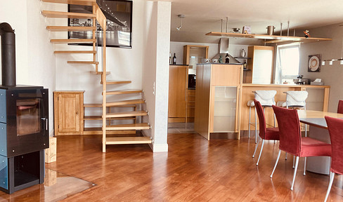 Free of commission 4.5 room maisonette, high quality, bright, edge of field, great view