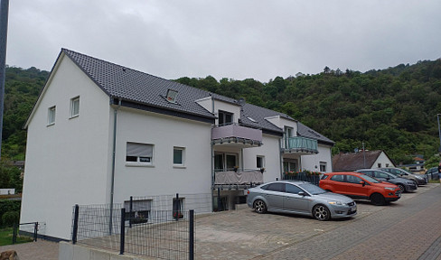 4 Zimmerwohnung mit zwei Balkonen und 2 Stellplätzen, frei ab 01.10.2026