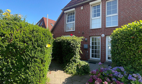 Well-kept semi-detached house in a quiet location & close to the town center