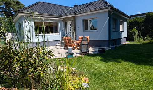 House with idyllic garden and sun terrace in Mariendorf