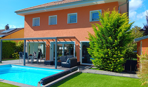 Exclusive dream apartment with pool