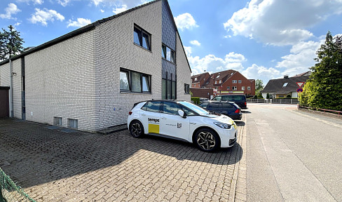 Central residential and commercial building in Berenbostel, garage + max. 10 parking spaces