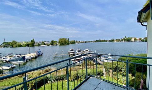 Fantastic waterfront location