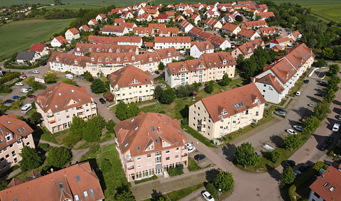 Traumhafte 2 Zimmer Wohnung mit Balkon, Einbauküche und Stellplatz