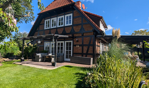 Beautiful half-timbered house for discerning buyers - free of commission