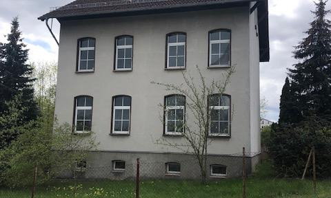 Specifically, Saturday, April 18th, 11:00 AM - 12:00 PM. Large detached house, new heating system; 6 rooms, 140 square meters of living space, 884 square meters of plot, €1,500 monthly service charges.