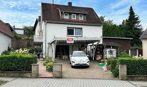 Freistehendes Einfamilienhaus mit großem Garten