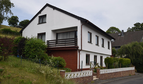 Detached house with single-family apartment near Oleftalsperre