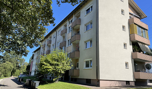 Bright and airy apartment with river views: 3-room apartment with 2 balconies and a garage.