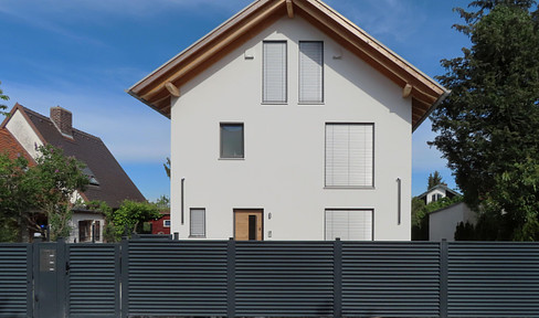 High-quality semi-detached house in Munich Freimann from private owner