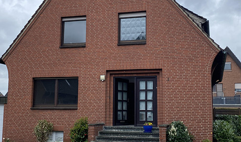 Sehr schöne gut gelegene Wohnung in Werne in einem 2 Familienhaus mit Balkon und Garage zu Vermieten