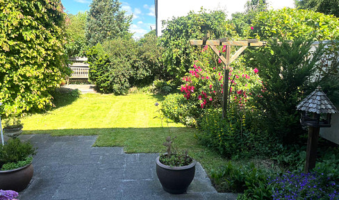 Mid-terrace house in a quiet location