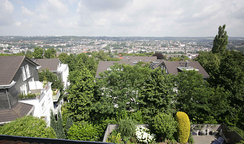 Elegant, bright 3-room top floor apartment with daylight bathroom near Tölleturm