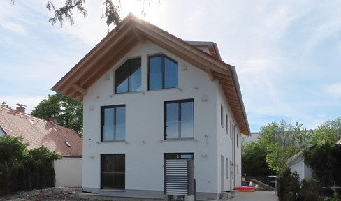 High-quality semi-detached house in Munich Freimann from private owner