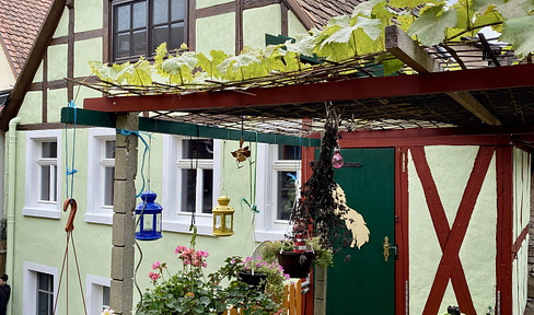 Stadthaus mit Ladenlokal und Garten in der Altstadt Rbg.o.d.T.