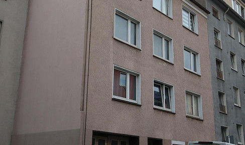 Well-kept apartment building, 8 parties + small commercial unit, near north exit of main station