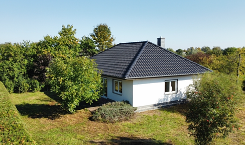 Modern bungalow with large garden plot and expansion option in Brieselang