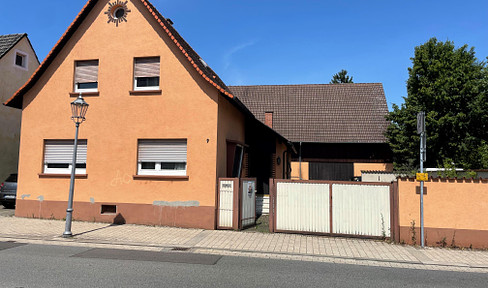 Einfamilienhaus und Scheune mit Potenzial