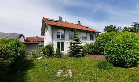 Ideal für junge Familien - Doppelhaushälfte mit schönem Garten und Garage