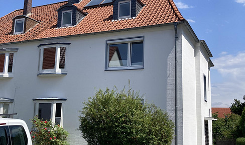 From private: Semi-detached house with 2 apartments, open garage and garden