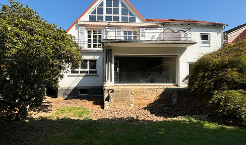 Bad Homburg Ober-Eschbach: entkerntes Doppelhaus mit großem Garten [von privat]