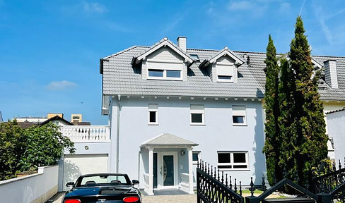 Luxurious detached house in prime Dieburg location with conservatory