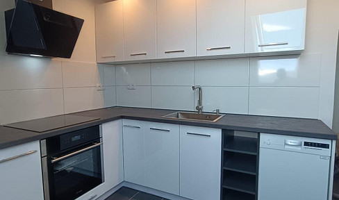 Bright, freshly renovated 2.5 room apartment with new fitted kitchen