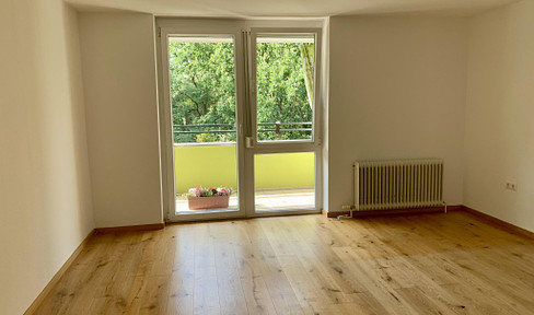 Familienfreundliche 3-Zimmer-Wohnung mit Blick auf den Entensee + Balkon, Garage & Aufzug