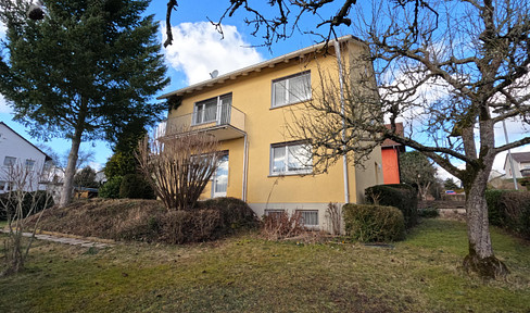 Detached EFH with garage and 711 sqm plot in a quiet location in Frankenberg/Eder (town center)