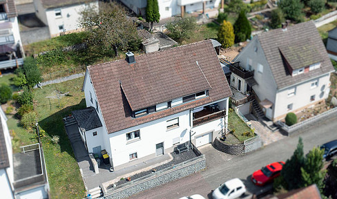 Modernisiertes Zweifamilienhaus mit Außenanlage - ohne Provision