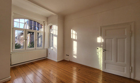 Art nouveau villa floor, prime location Ostviertel: 6 rooms, 1 loggia, 1 conservatory, HFW 1st floor