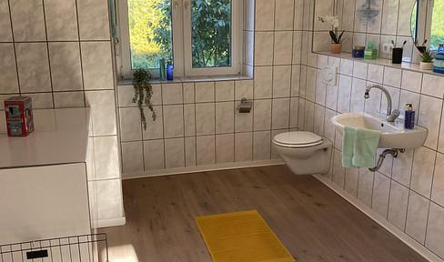 Renovated, investment property: 5-room detached house, suitable for student rentals.