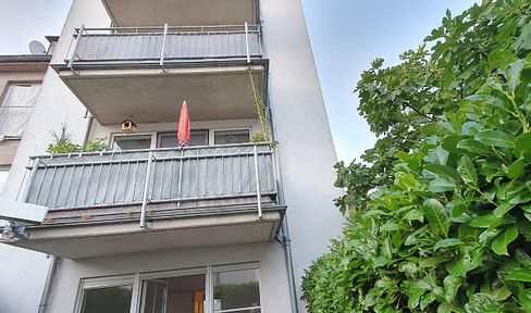 2 ZIMMER WOHNUNG MIT KLEINEM GARTEN ZU VERMIETEN - WARM 820€