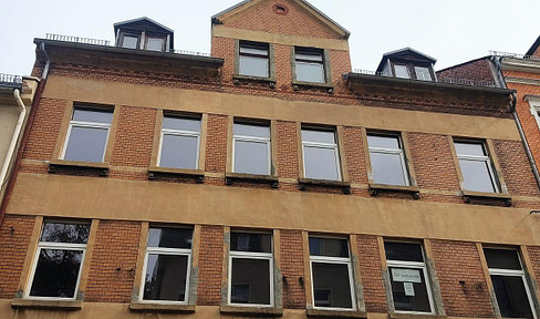 Excellent renovation project with no listed building status, comprising 6 apartment buildings and 2 apartment buildings with a workshop/office.